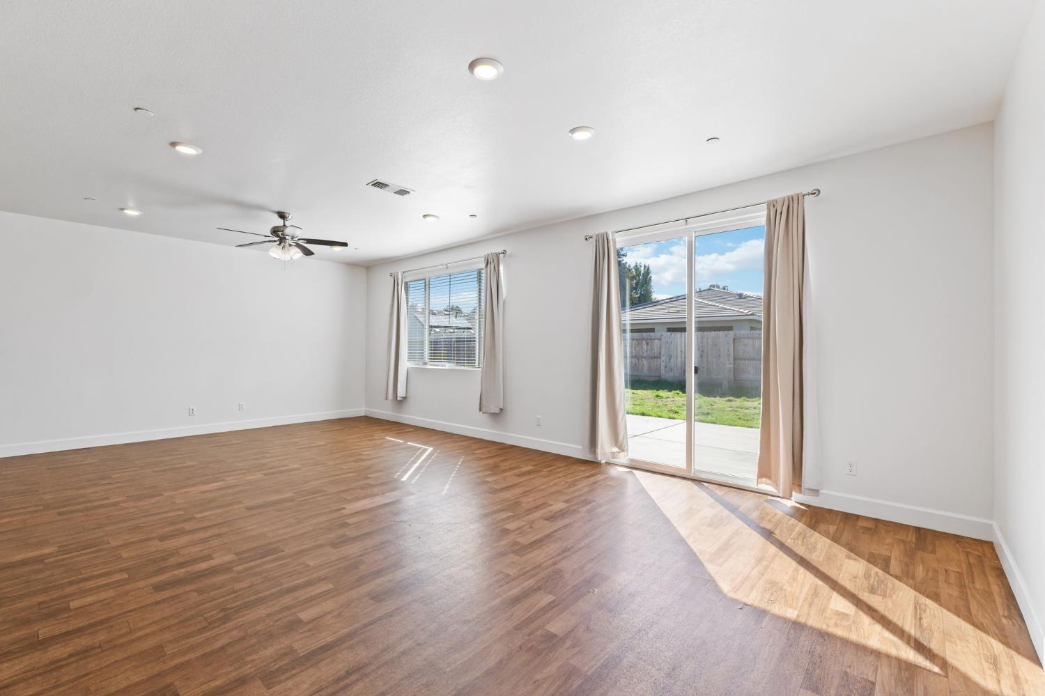 895 E Curtis Ave, Fowler, CA 93625