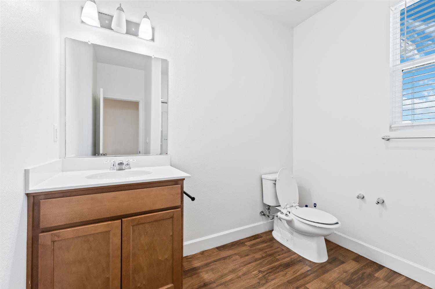 895 E Curtis Ave, Fowler, CA 93625