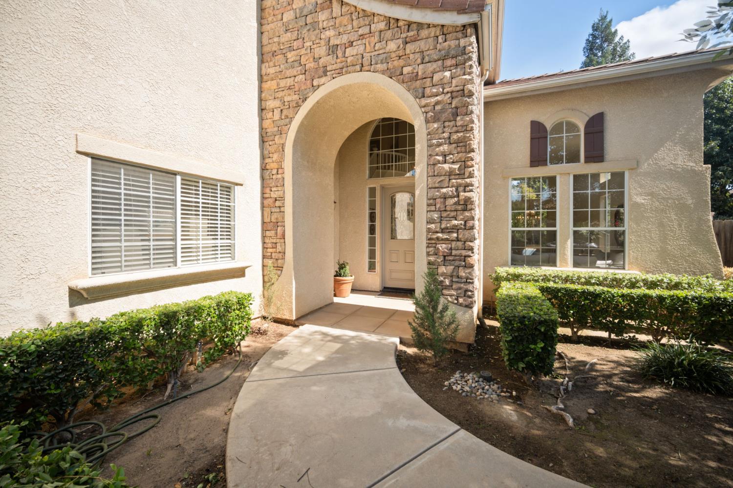 3033 Hanson Ave, Clovis, CA 93611