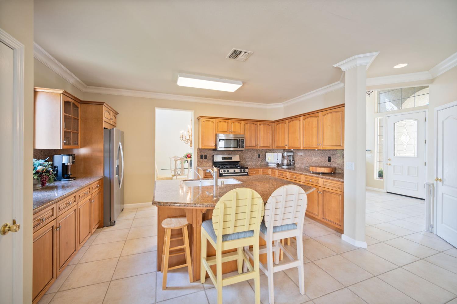 3033 Hanson Ave, Clovis, CA 93611