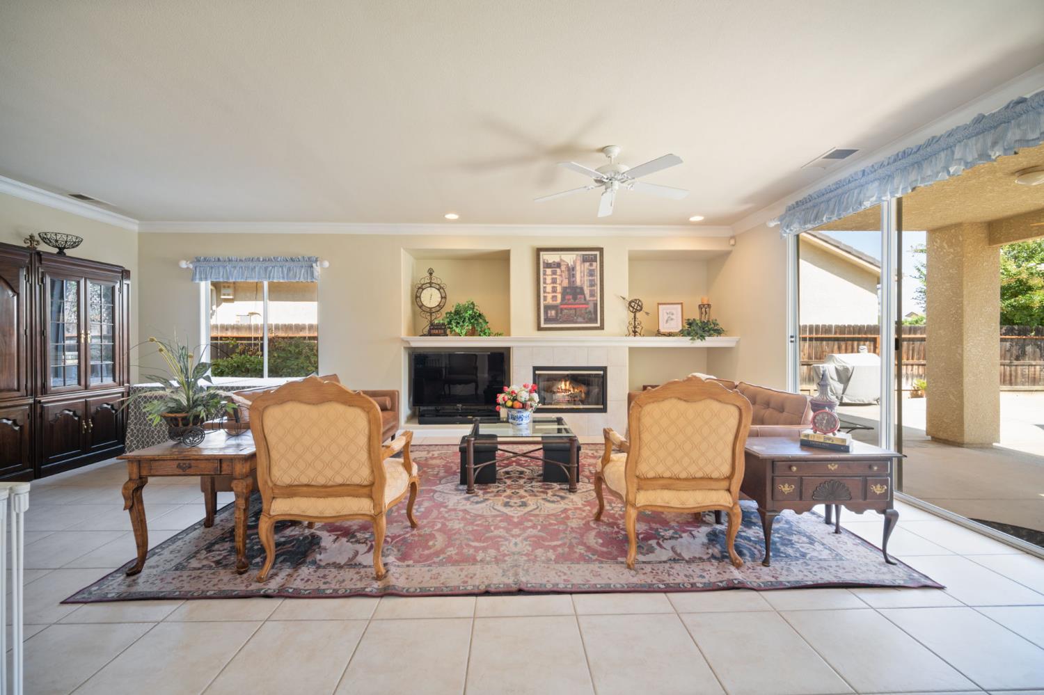 3033 Hanson Ave, Clovis, CA 93611