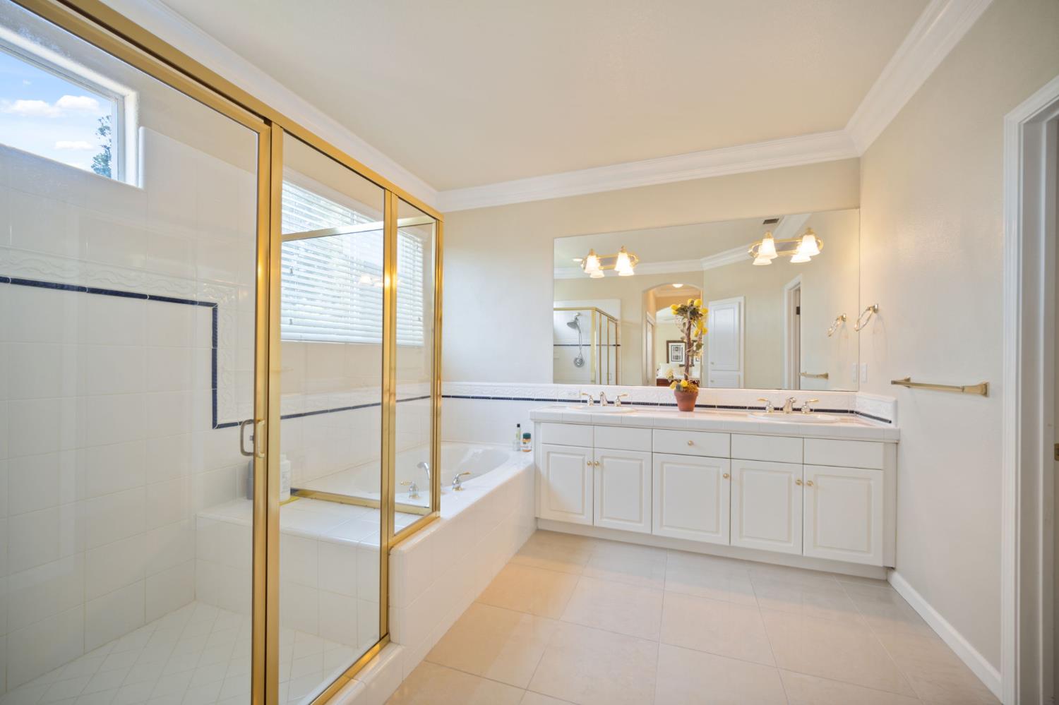 3033 Hanson Ave, Clovis, CA 93611