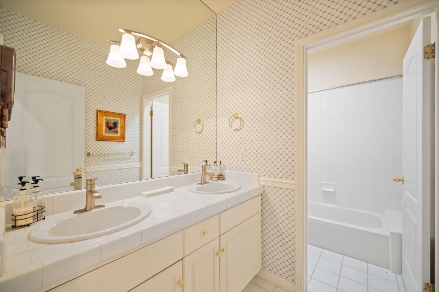 3033 Hanson Ave, Clovis, CA 93611