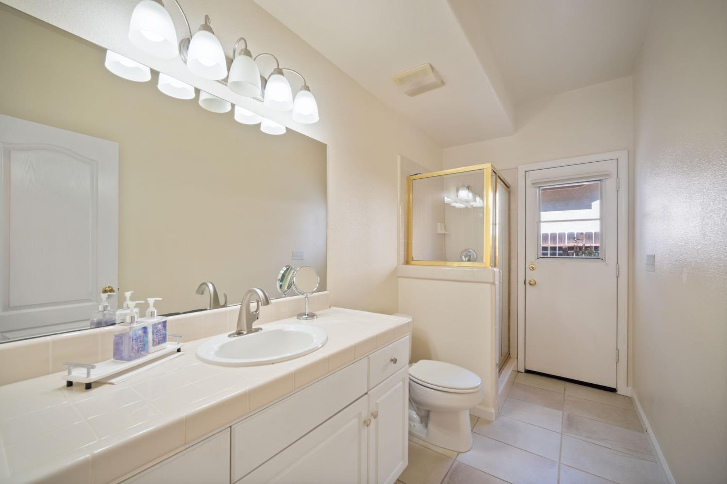 3033 Hanson Ave, Clovis, CA 93611