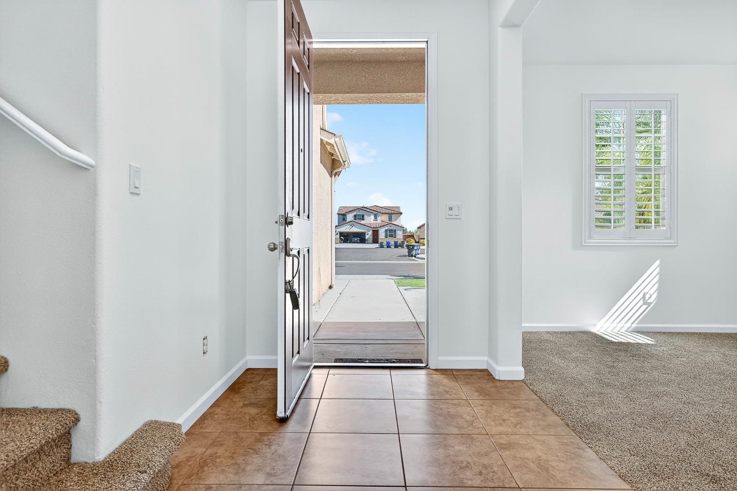 7075 N Shiraz Ave, Fresno, CA 93722