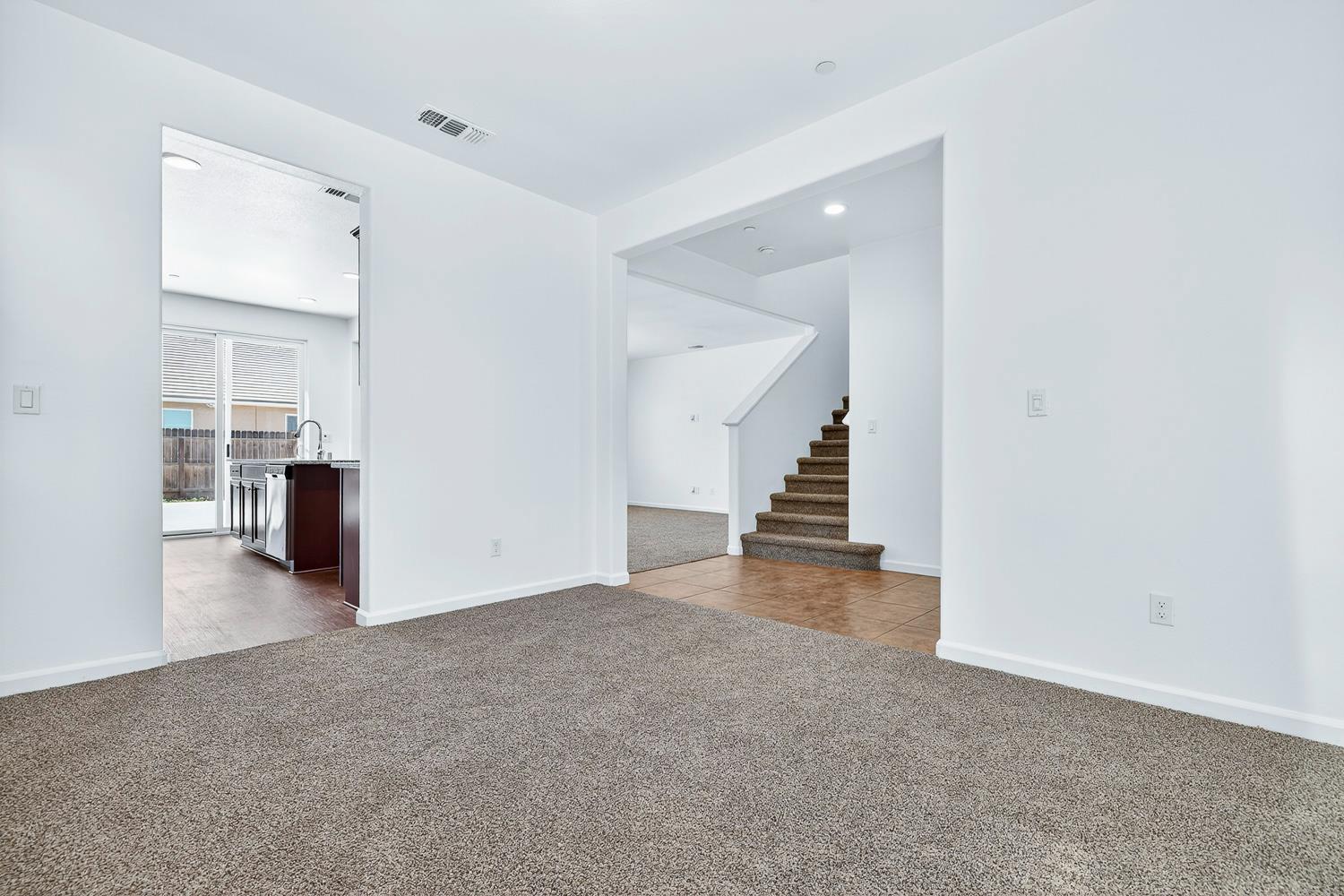 7075 N Shiraz Ave, Fresno, CA 93722