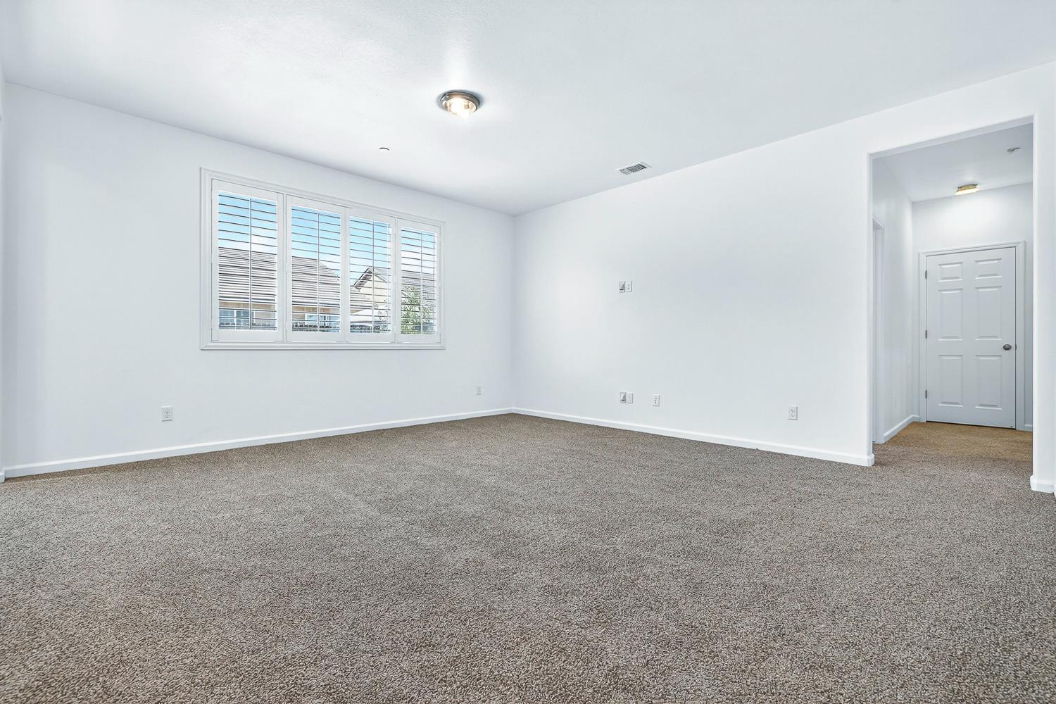 7075 N Shiraz Ave, Fresno, CA 93722