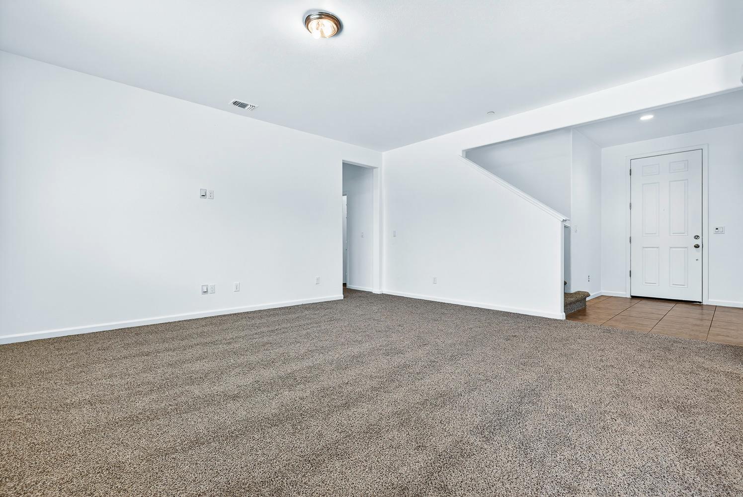 7075 N Shiraz Ave, Fresno, CA 93722