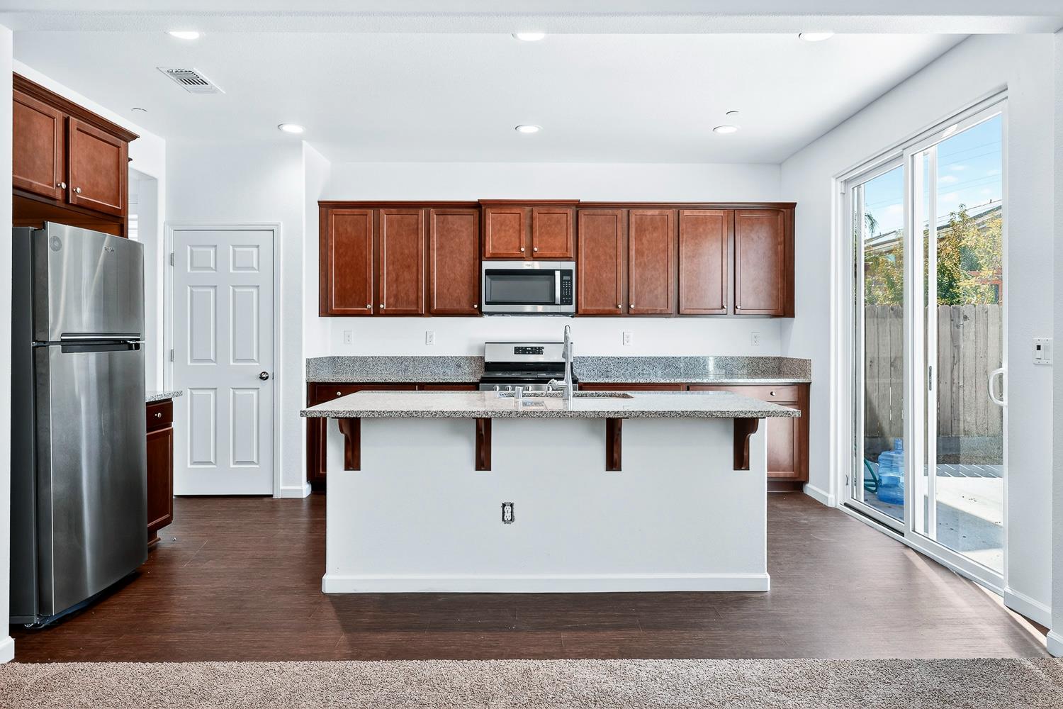 7075 N Shiraz Ave, Fresno, CA 93722