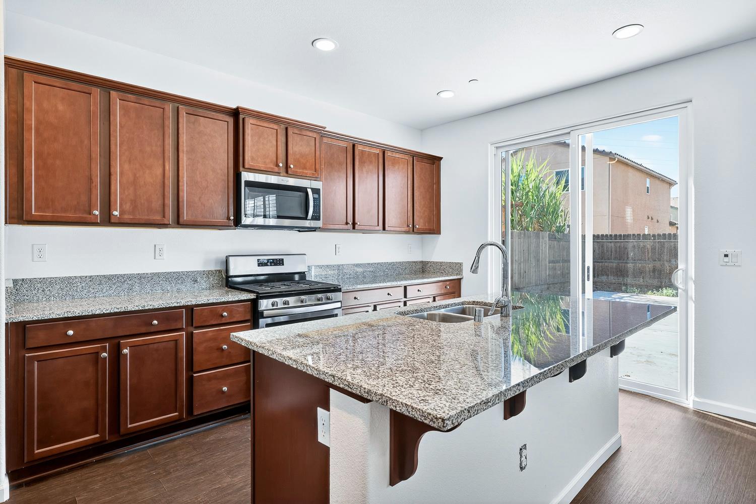 7075 N Shiraz Ave, Fresno, CA 93722