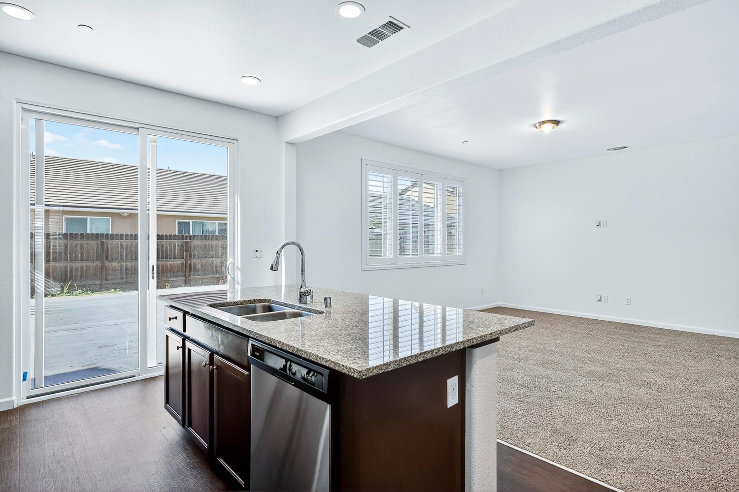 7075 N Shiraz Ave, Fresno, CA 93722