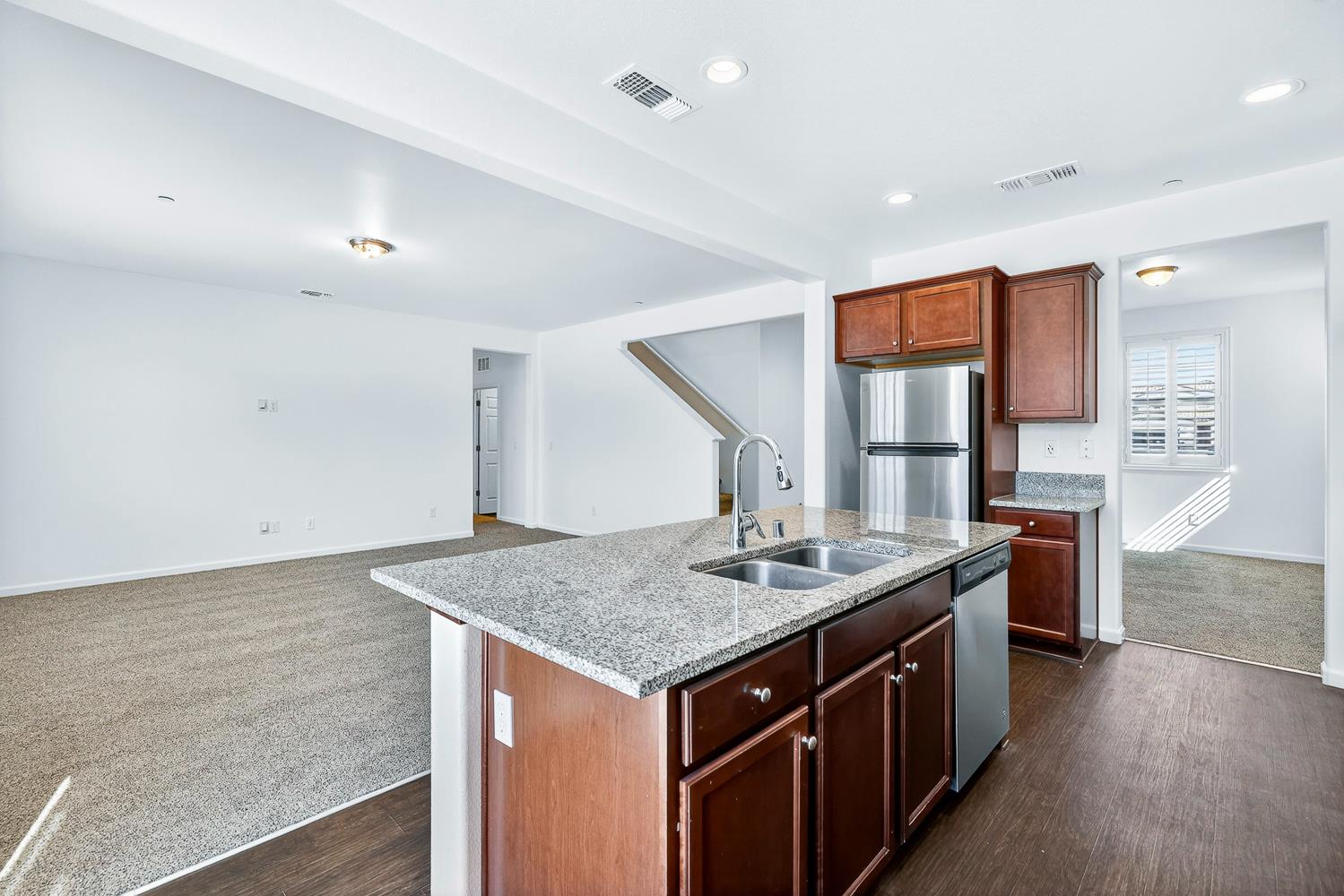 7075 N Shiraz Ave, Fresno, CA 93722