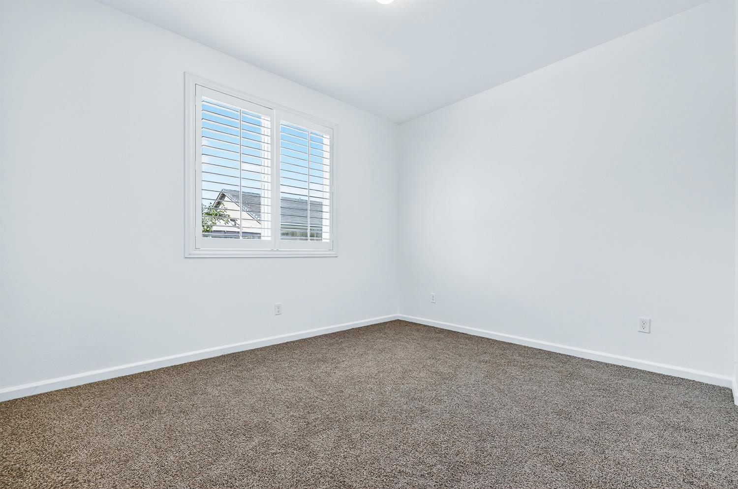 7075 N Shiraz Ave, Fresno, CA 93722