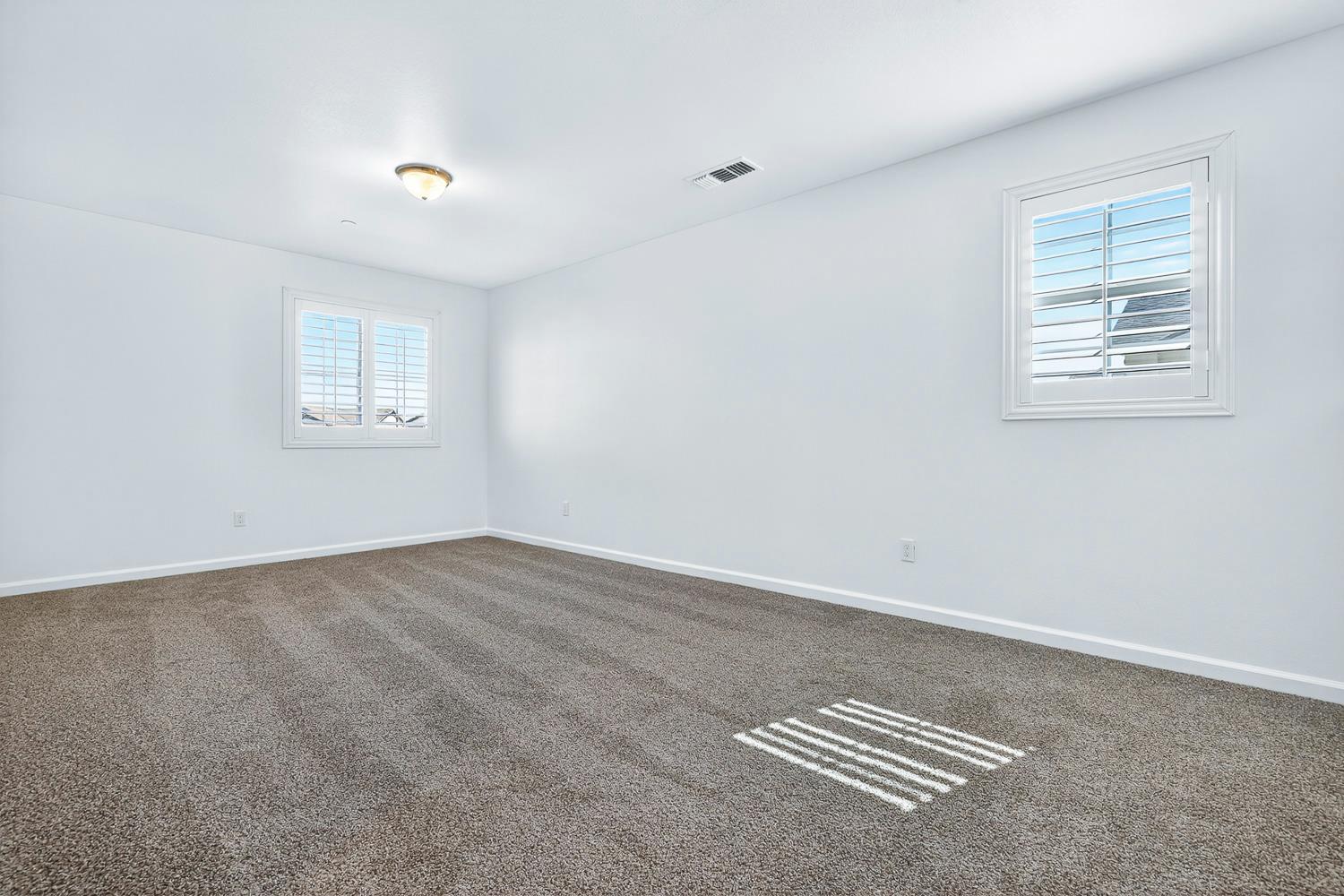 7075 N Shiraz Ave, Fresno, CA 93722