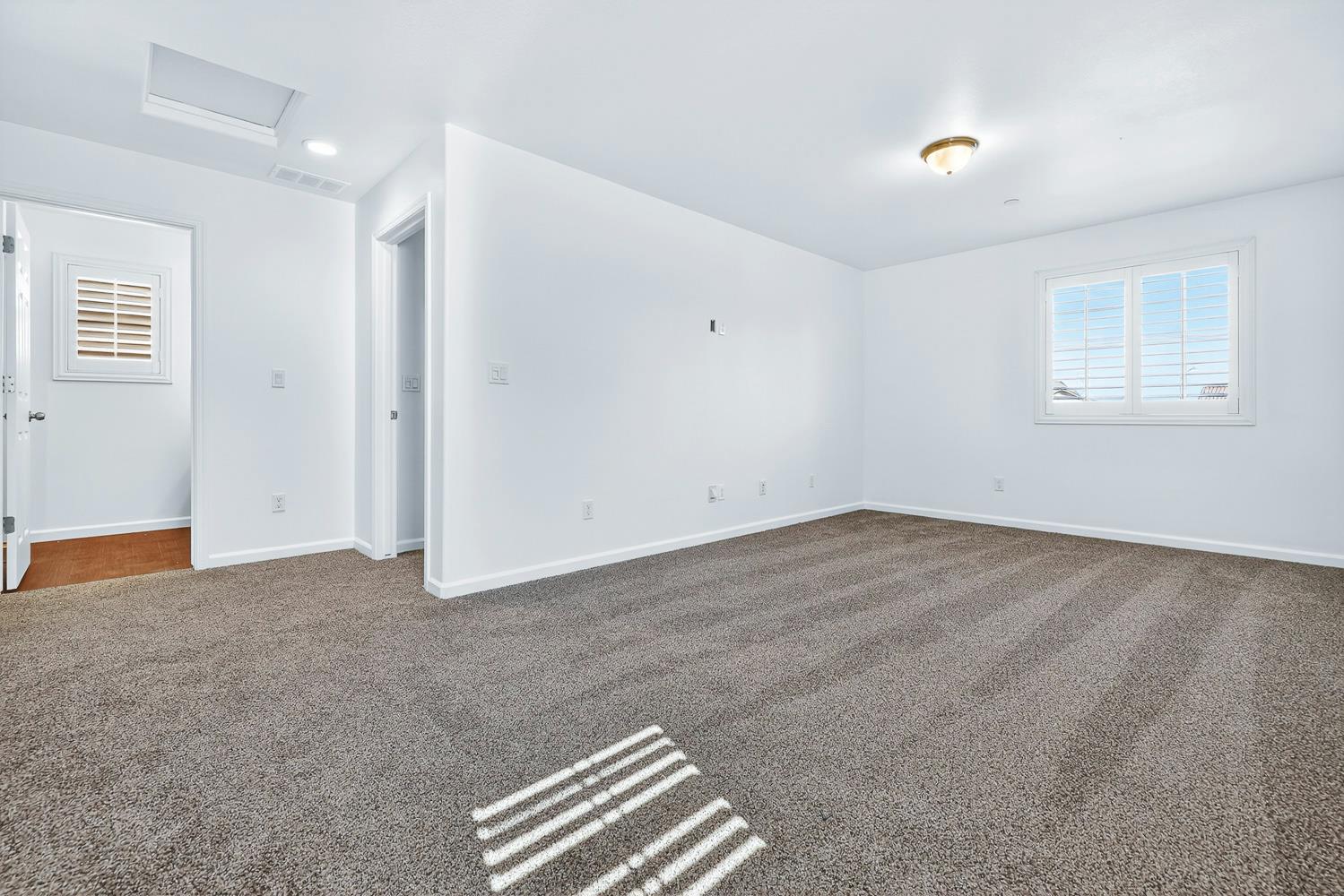 7075 N Shiraz Ave, Fresno, CA 93722