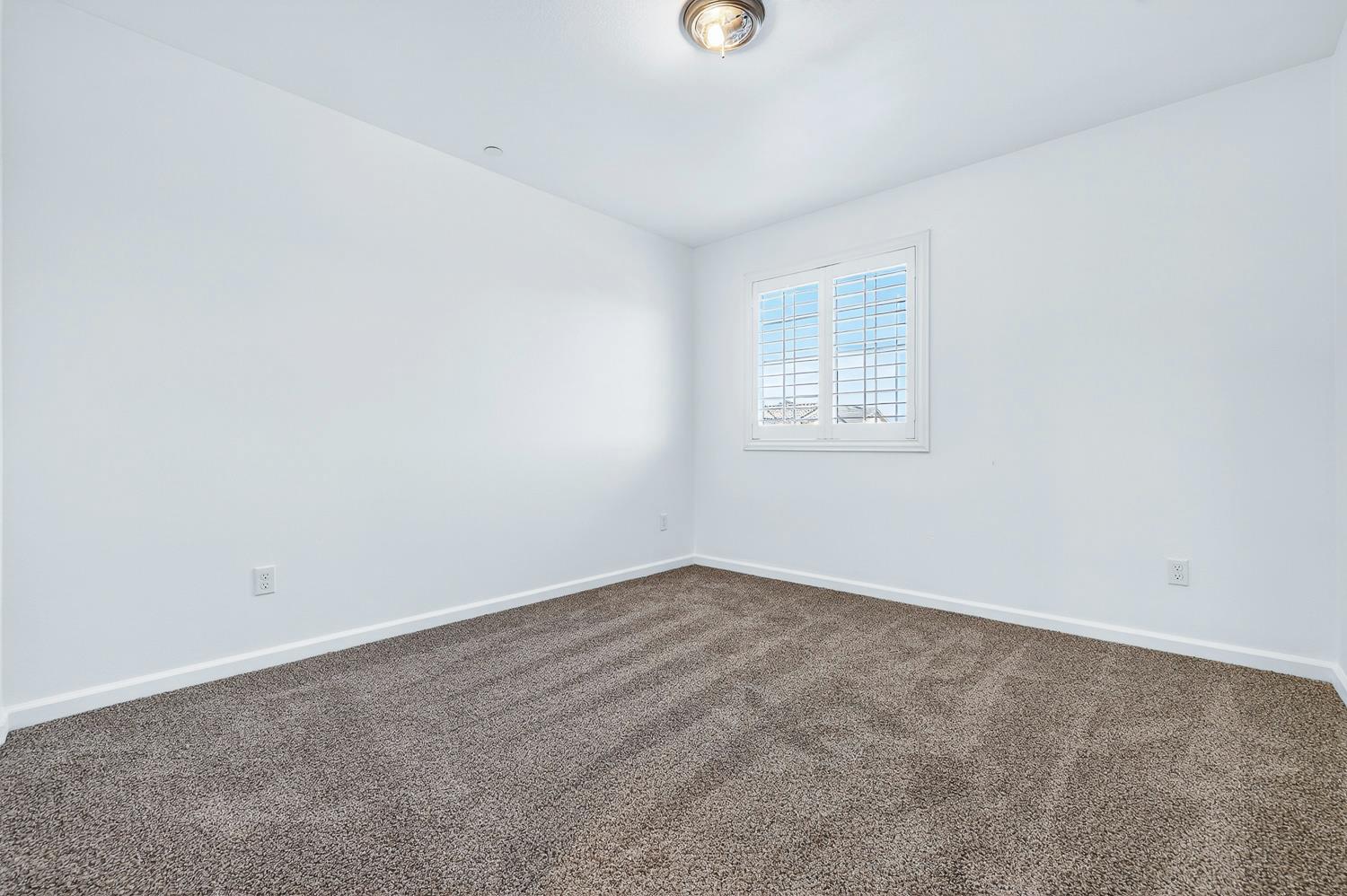 7075 N Shiraz Ave, Fresno, CA 93722