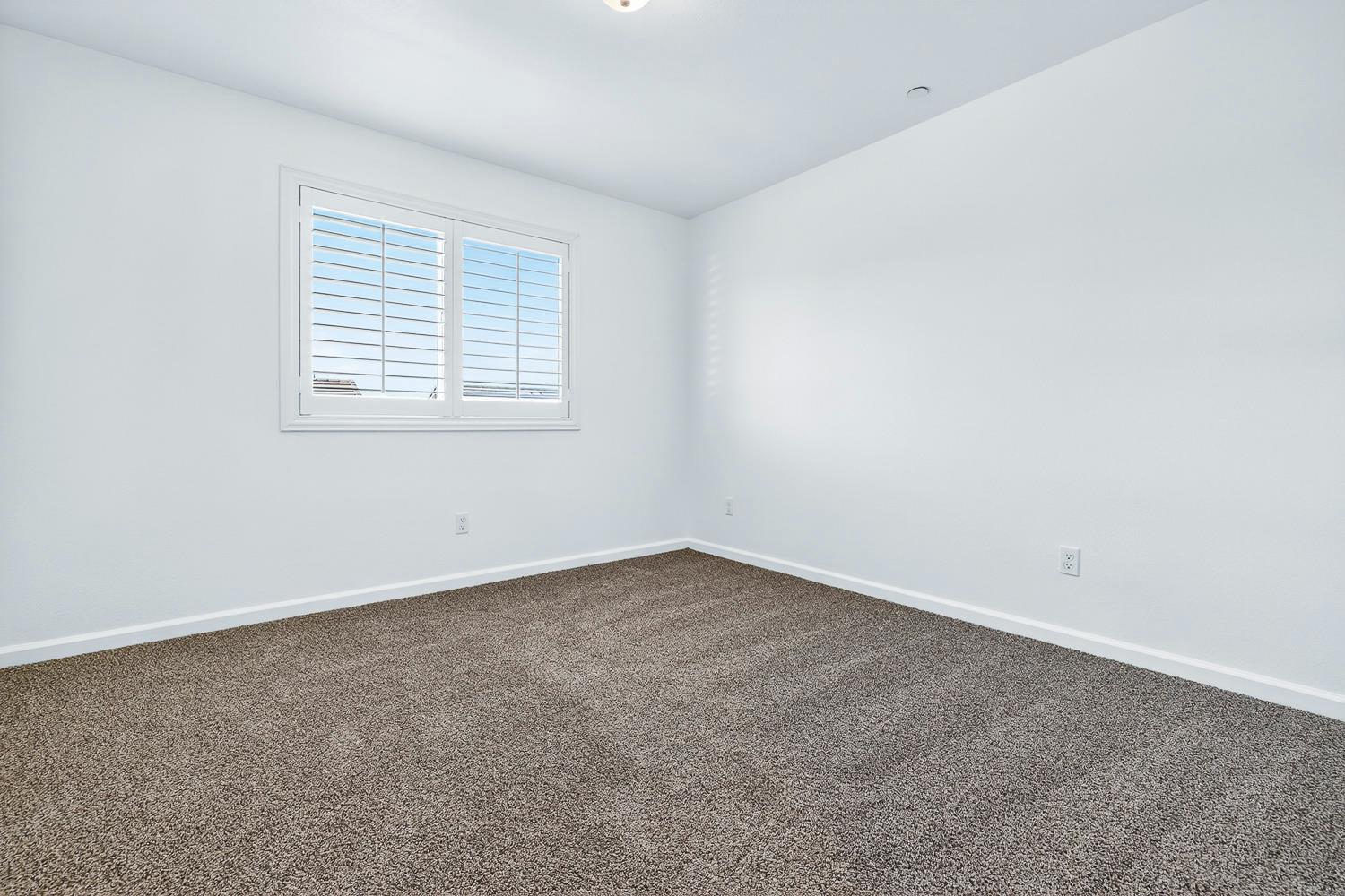 7075 N Shiraz Ave, Fresno, CA 93722