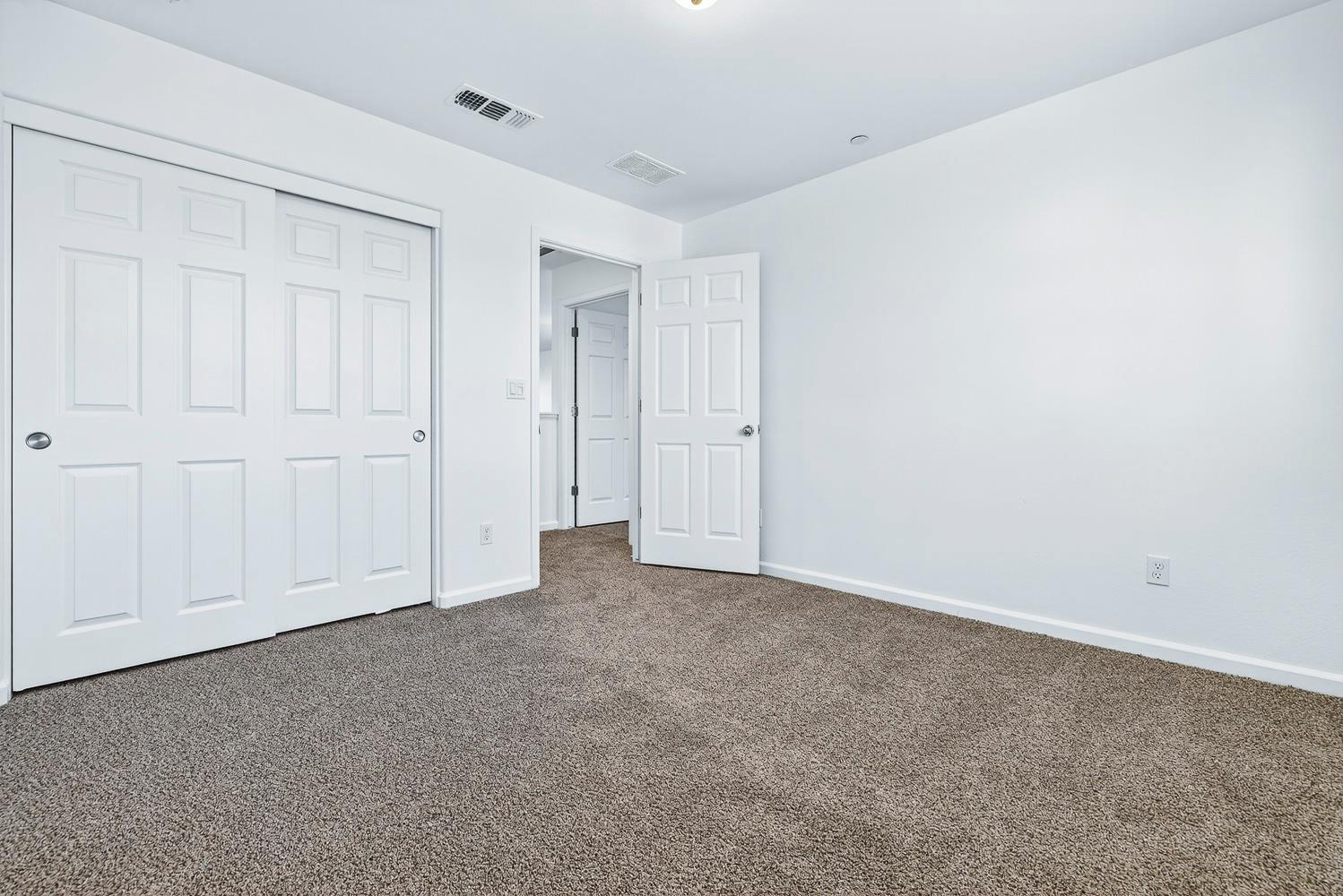 7075 N Shiraz Ave, Fresno, CA 93722