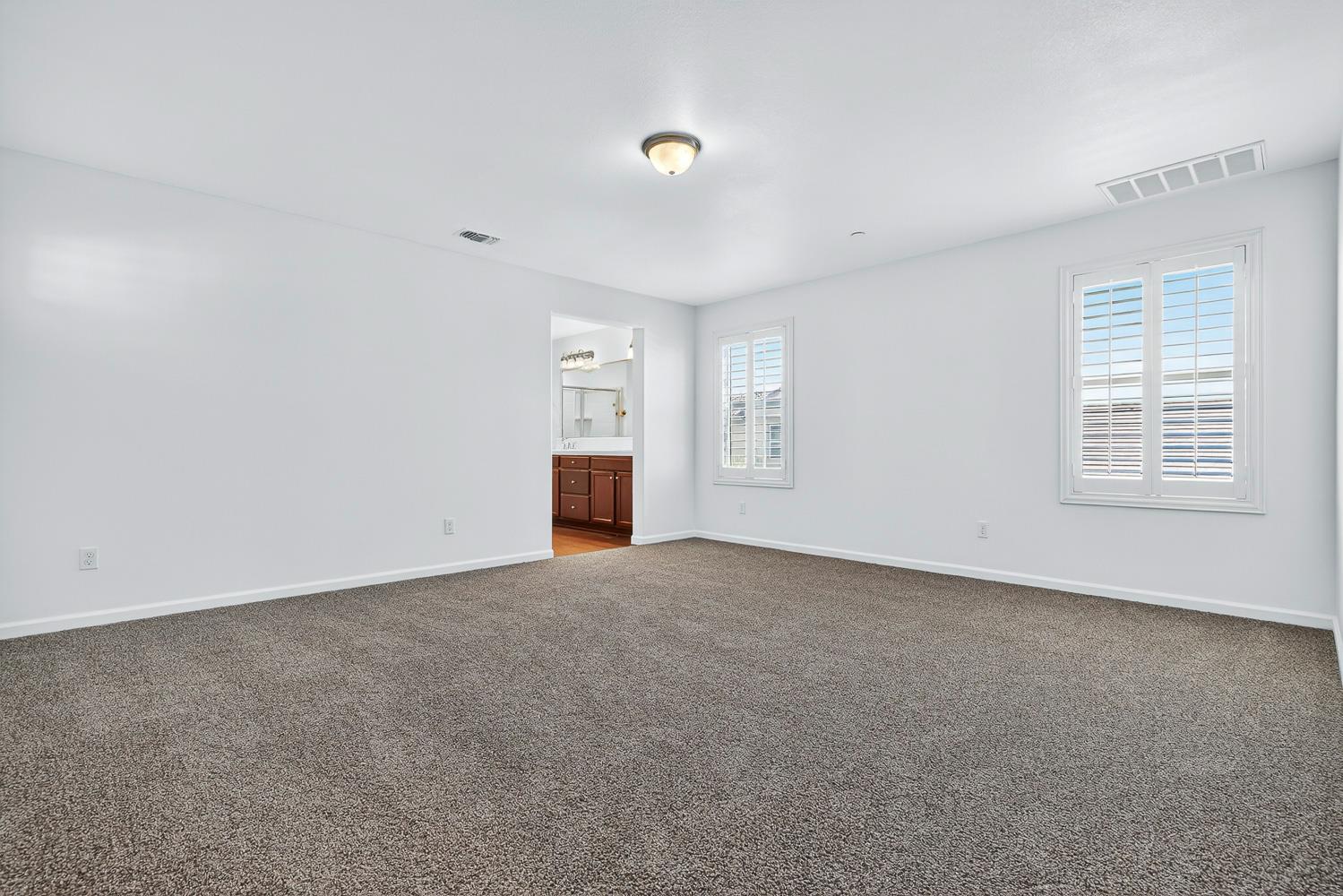 7075 N Shiraz Ave, Fresno, CA 93722