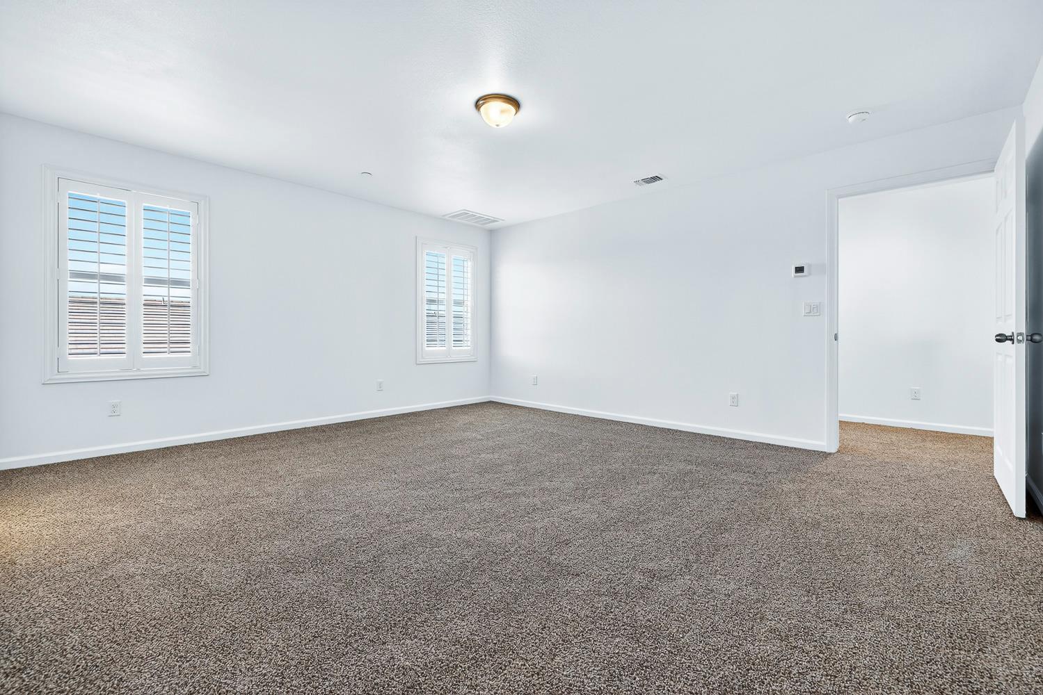 7075 N Shiraz Ave, Fresno, CA 93722