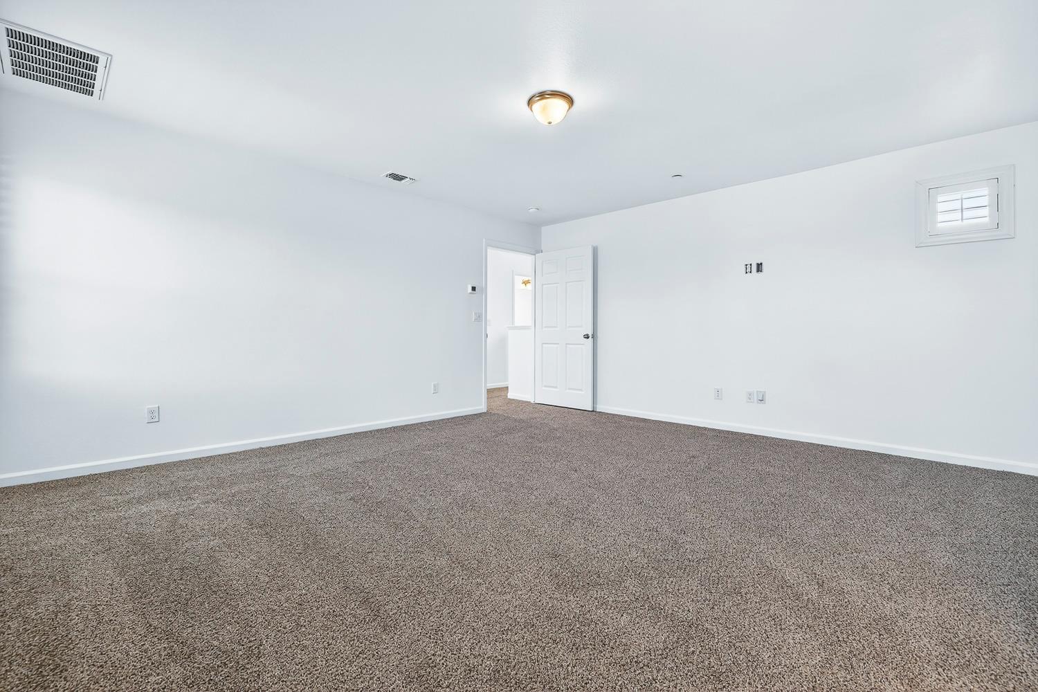 7075 N Shiraz Ave, Fresno, CA 93722