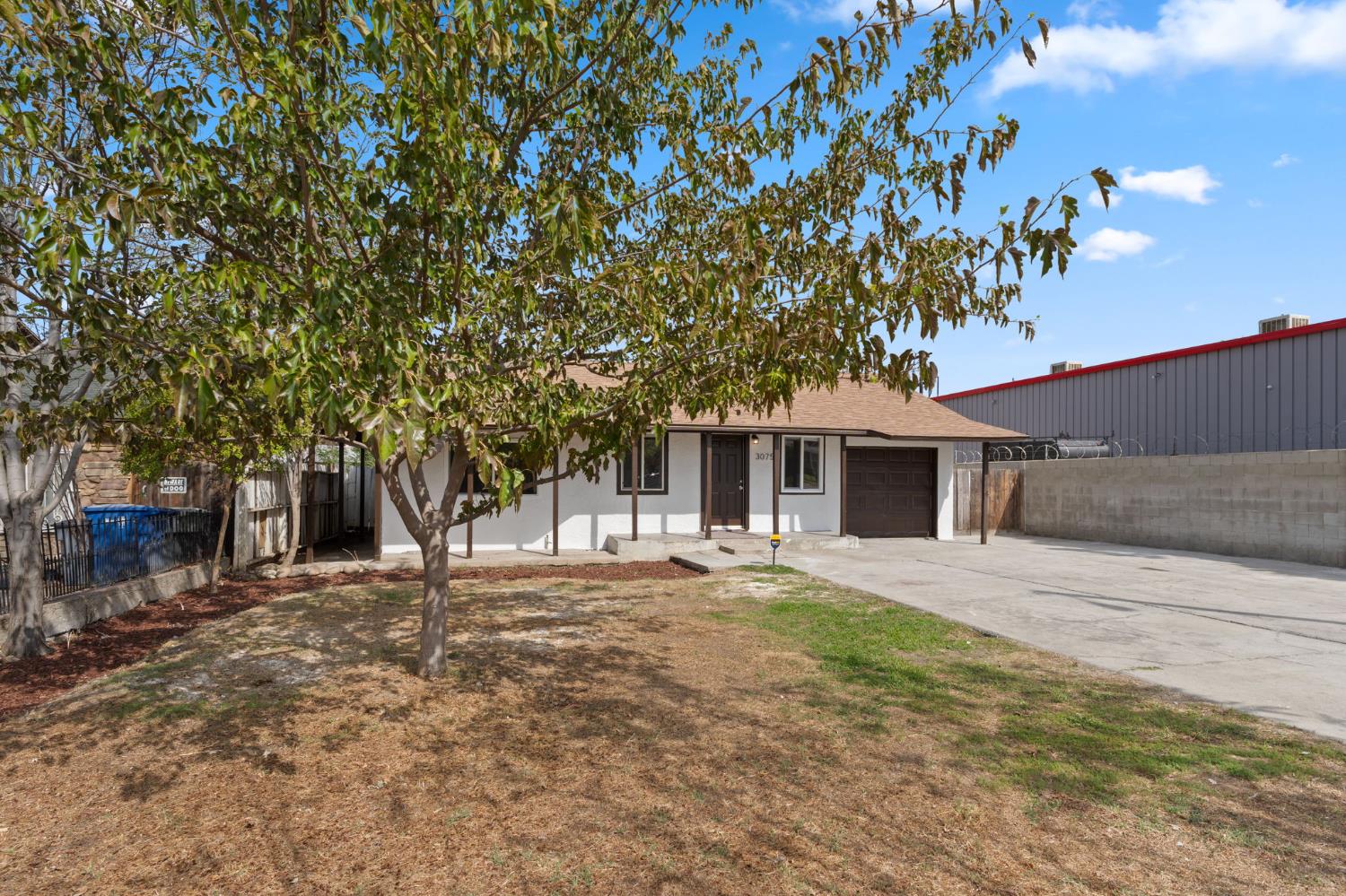 3075 E Floradora Ave, Fresno, CA 93703
