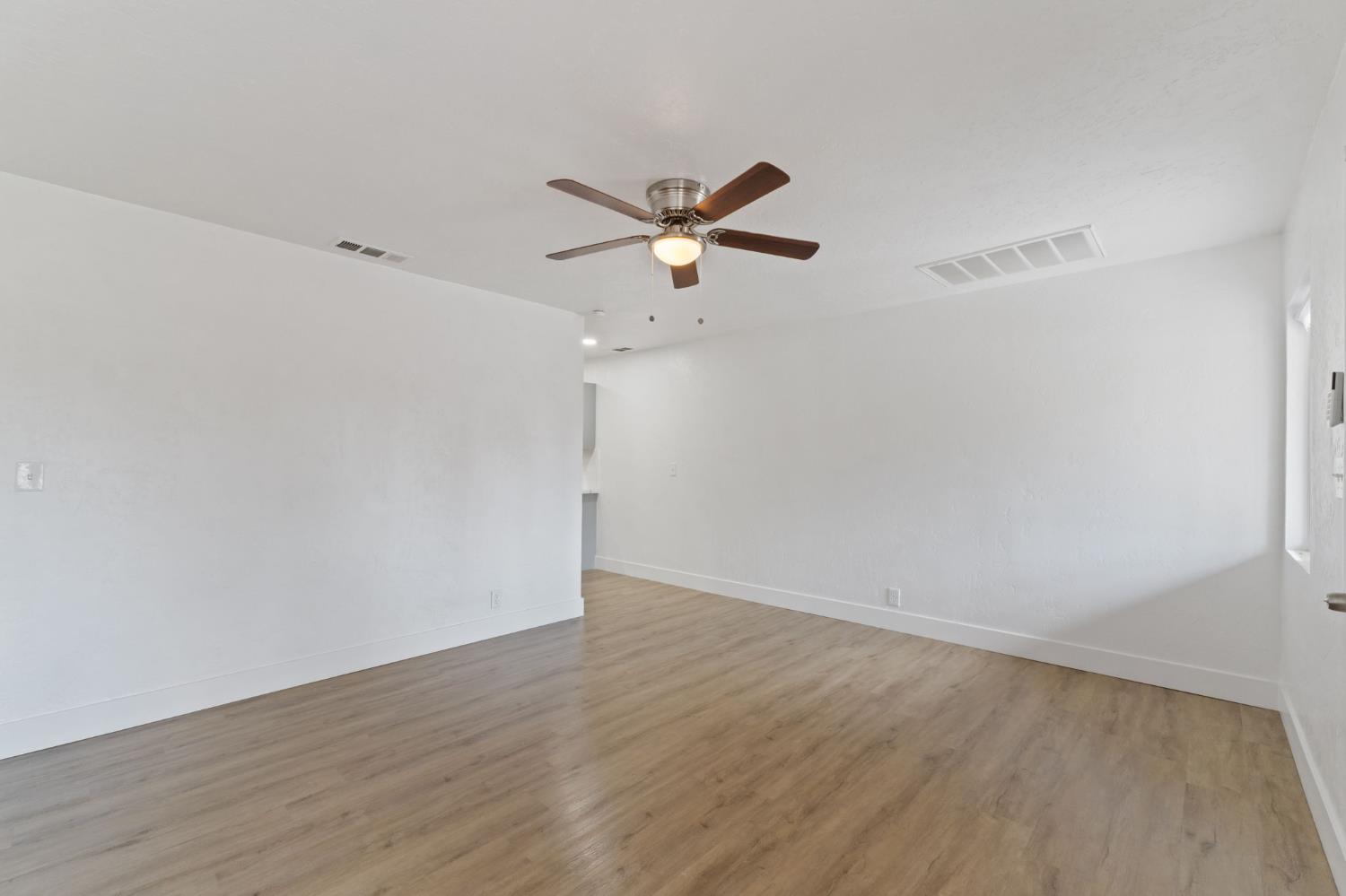 3075 E Floradora Ave, Fresno, CA 93703