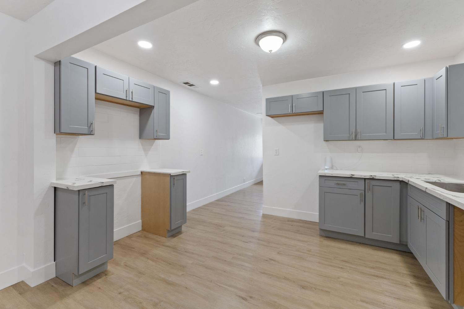 3075 E Floradora Ave, Fresno, CA 93703