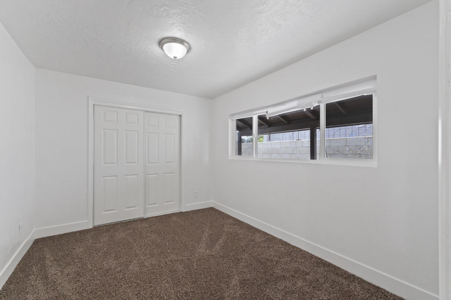 3075 E Floradora Ave, Fresno, CA 93703