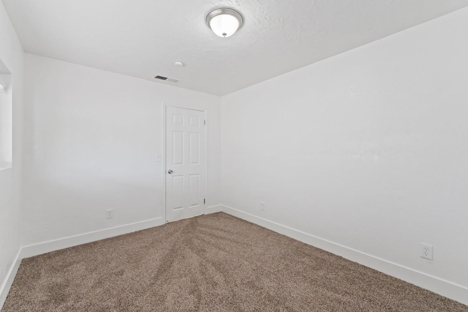 3075 E Floradora Ave, Fresno, CA 93703