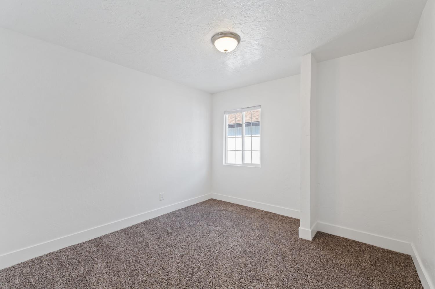 3075 E Floradora Ave, Fresno, CA 93703