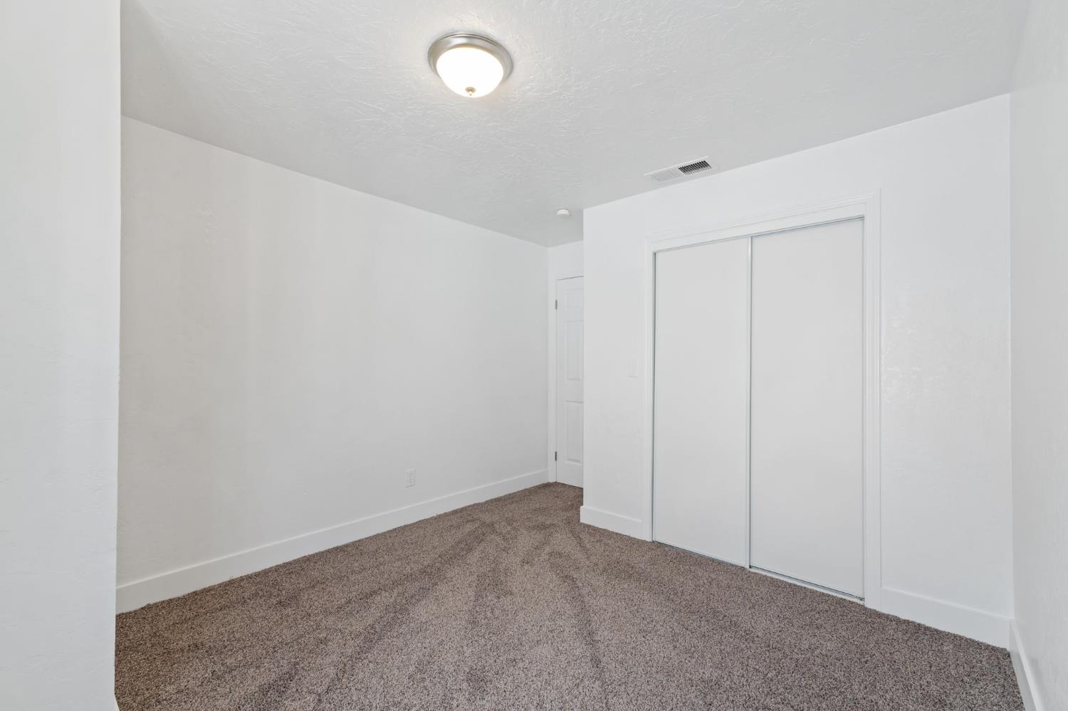 3075 E Floradora Ave, Fresno, CA 93703