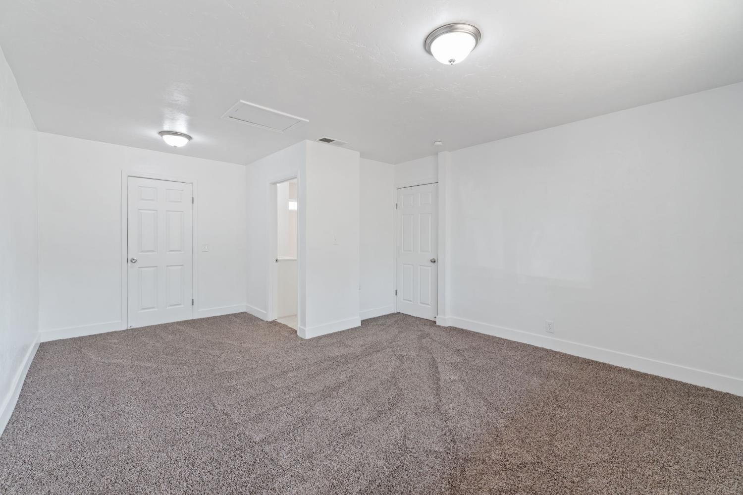 3075 E Floradora Ave, Fresno, CA 93703