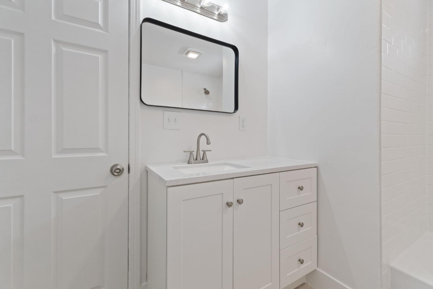 3075 E Floradora Ave, Fresno, CA 93703