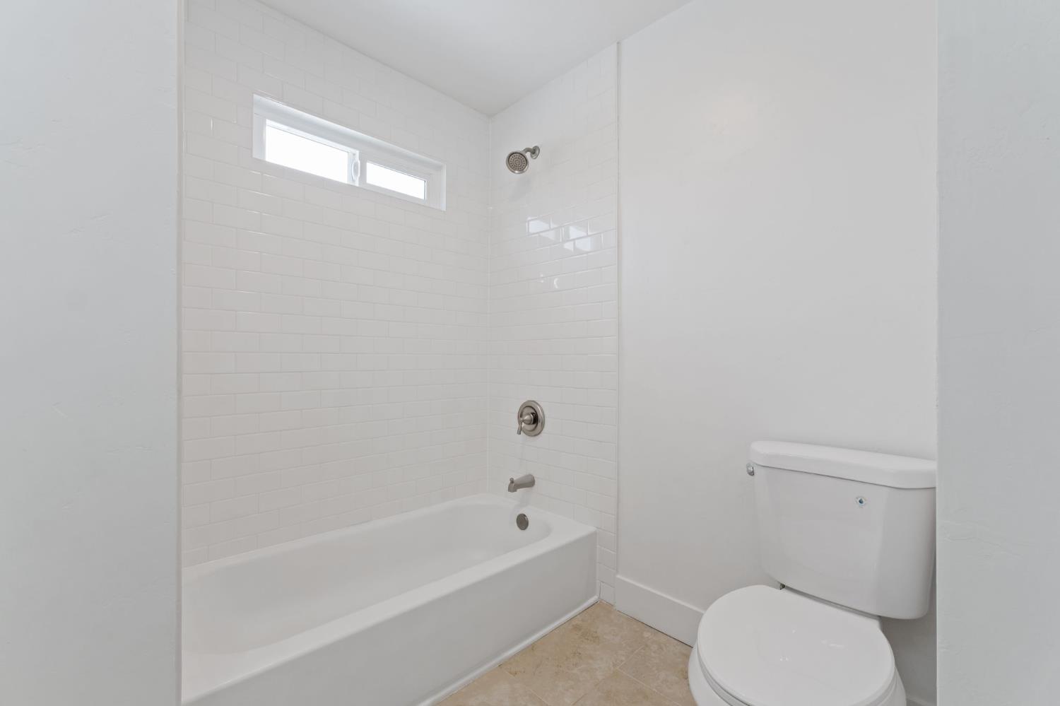 3075 E Floradora Ave, Fresno, CA 93703