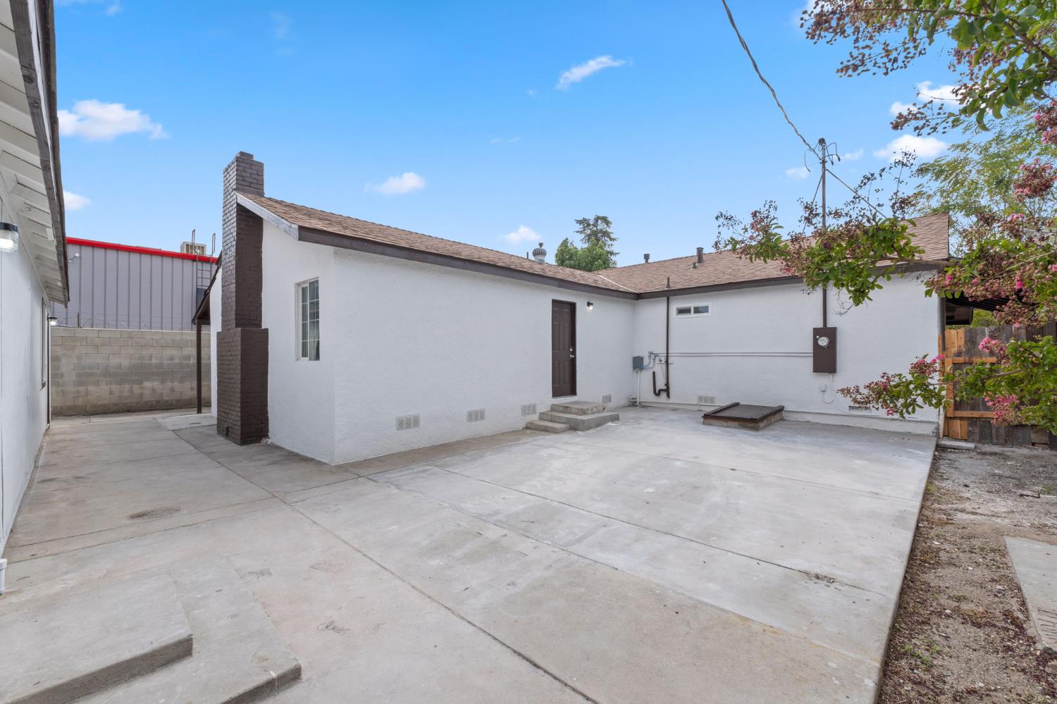3075 E Floradora Ave, Fresno, CA 93703