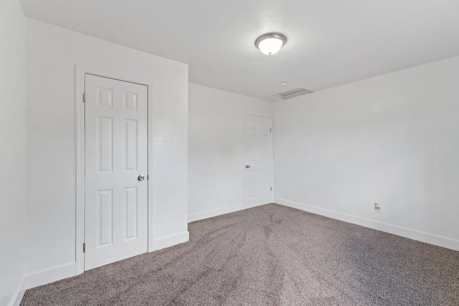 3075 E Floradora Ave, Fresno, CA 93703