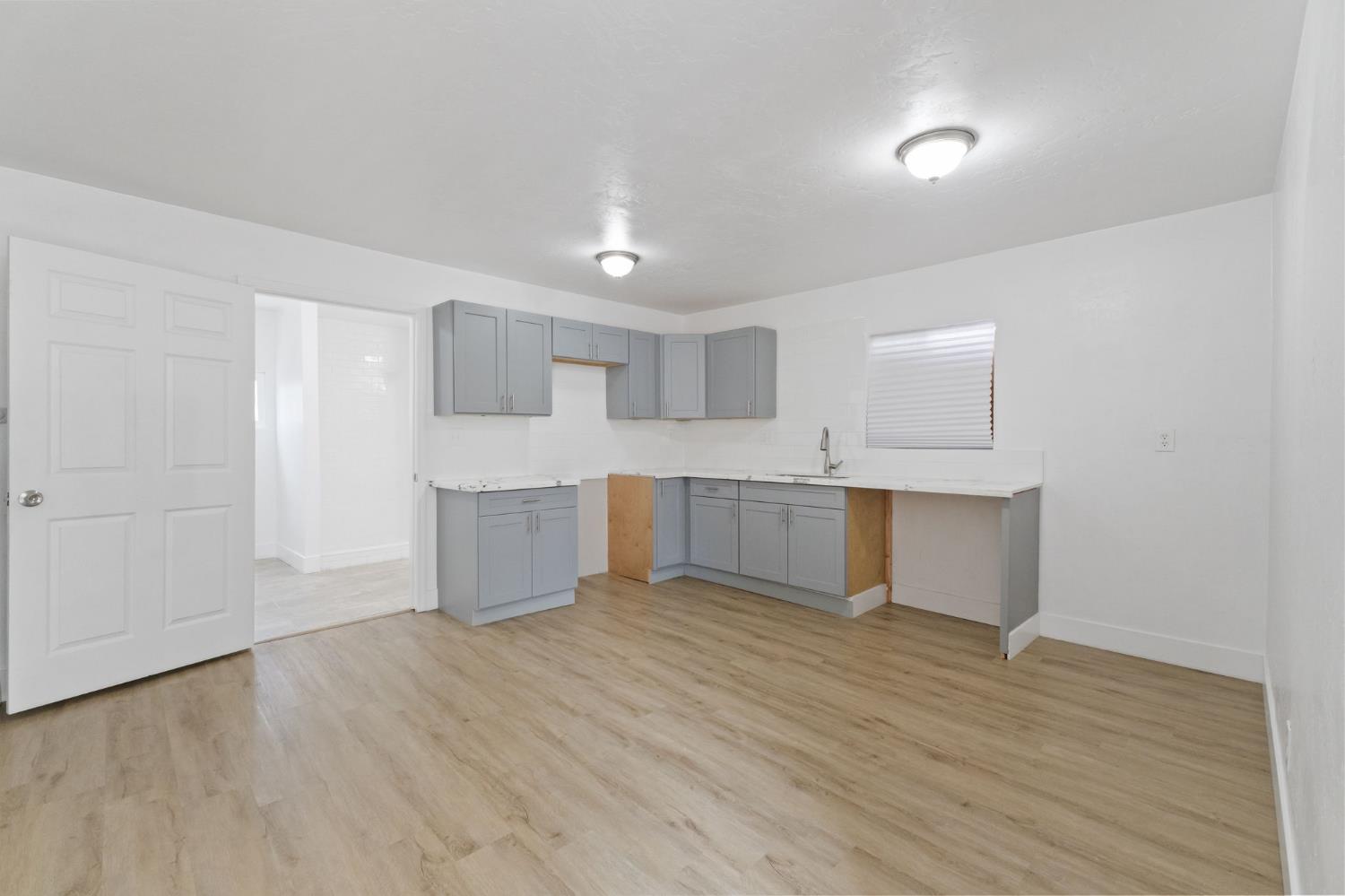 3075 E Floradora Ave, Fresno, CA 93703