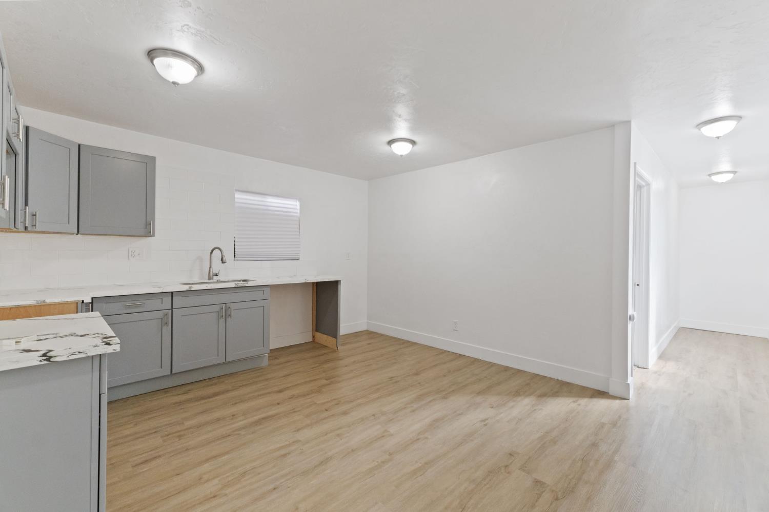 3075 E Floradora Ave, Fresno, CA 93703