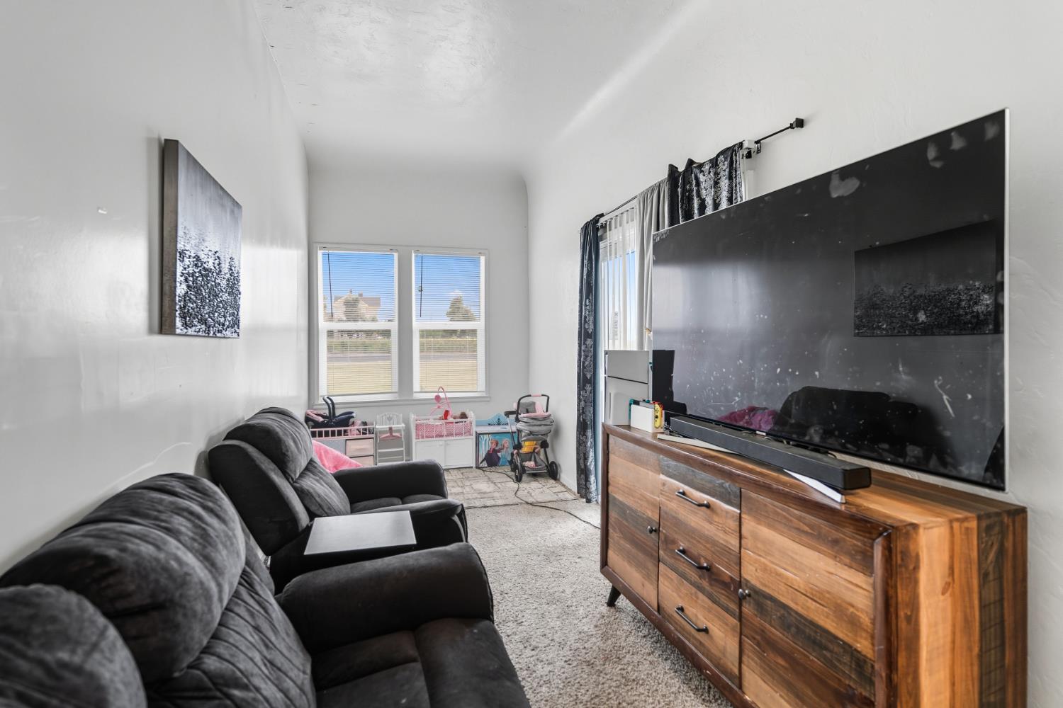 5938 S Cherry Ave, Fresno, CA 93706