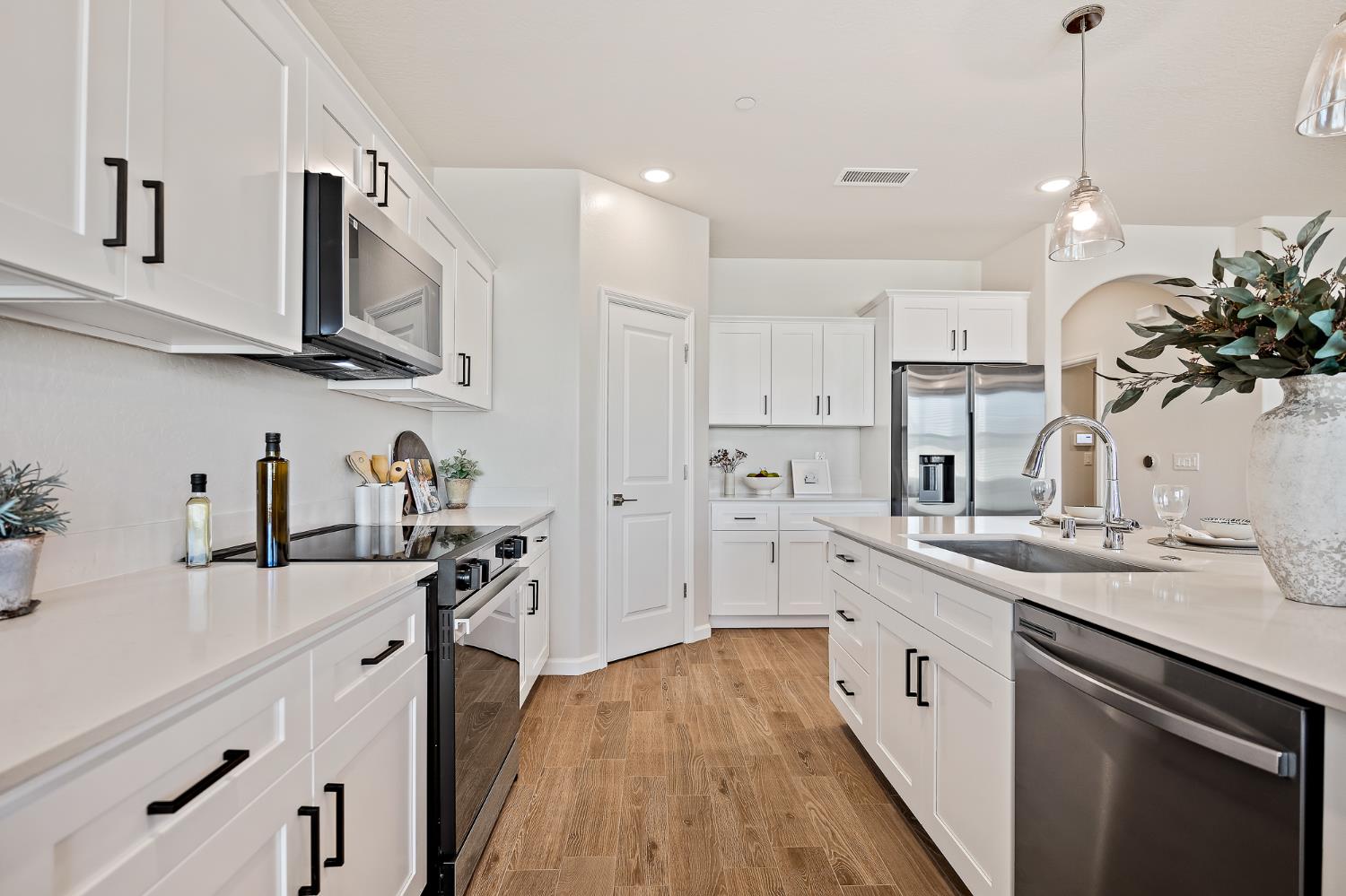 6435 E Millie Dr, Fresno, CA 93727
