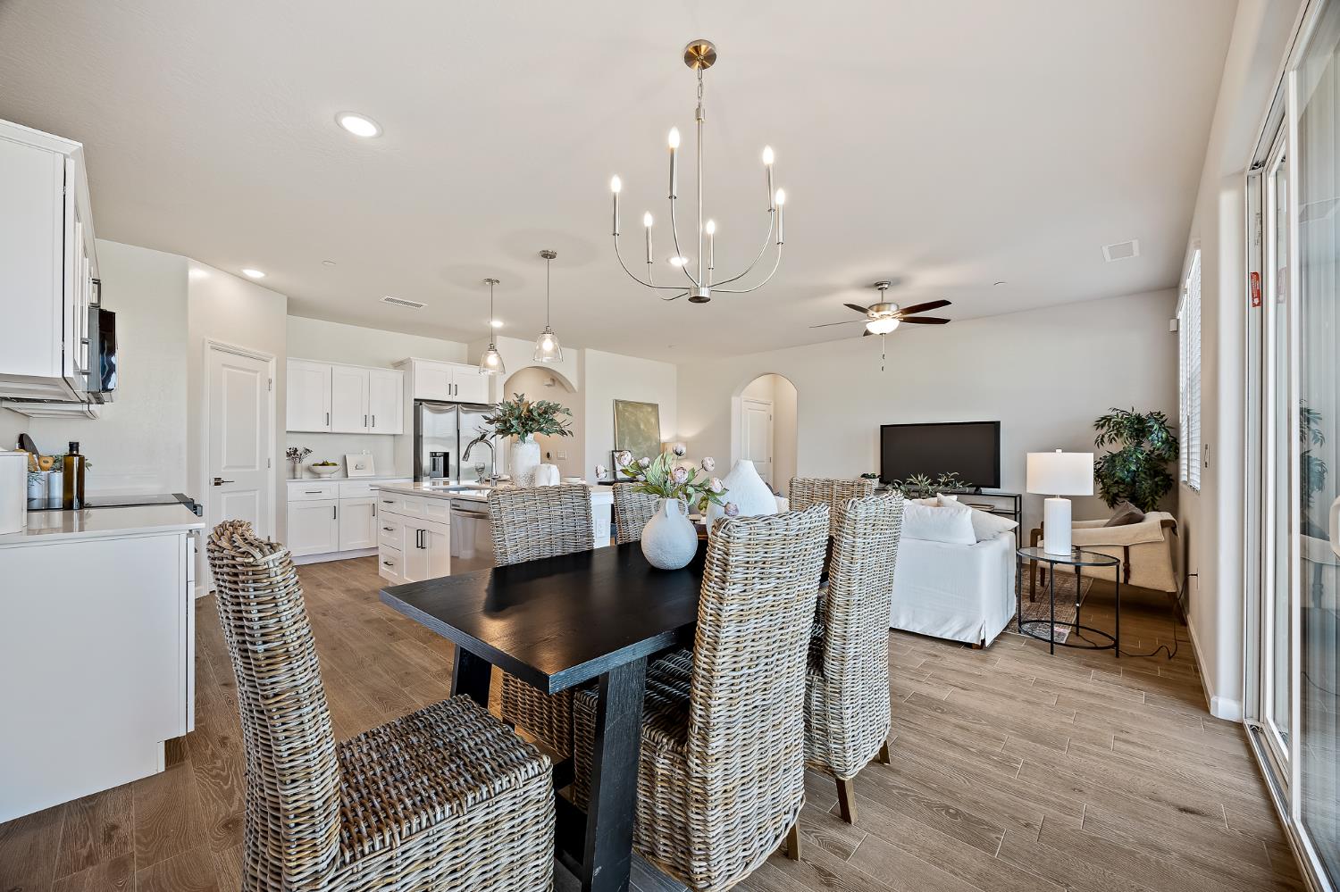 6435 E Millie Dr, Fresno, CA 93727