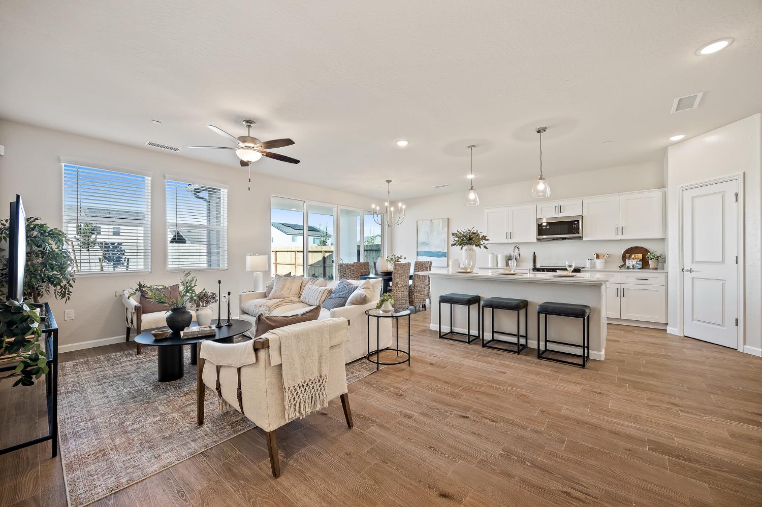 6435 E Millie Dr, Fresno, CA 93727