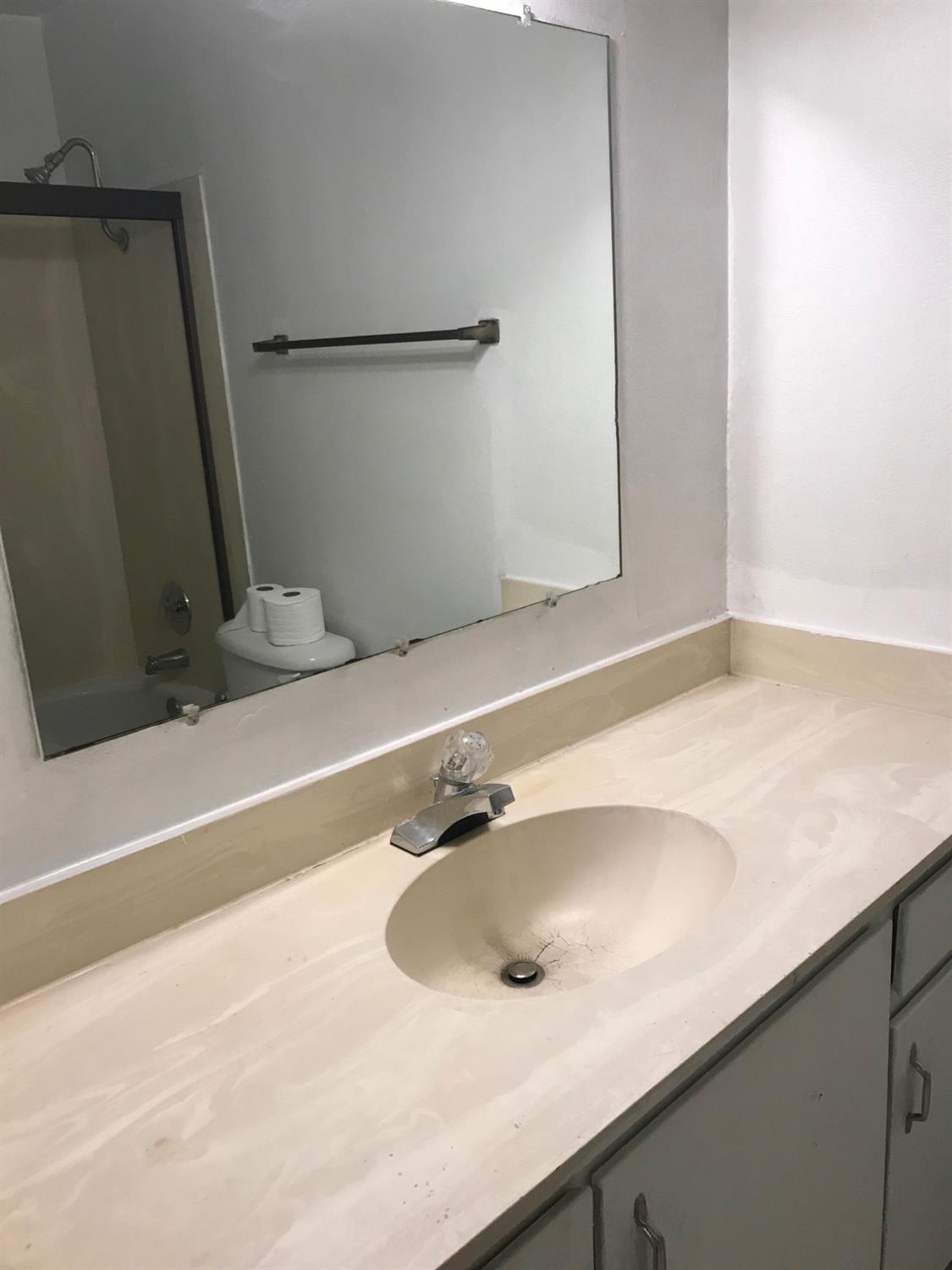 5181 E Olive #117, Fresno, CA 93727