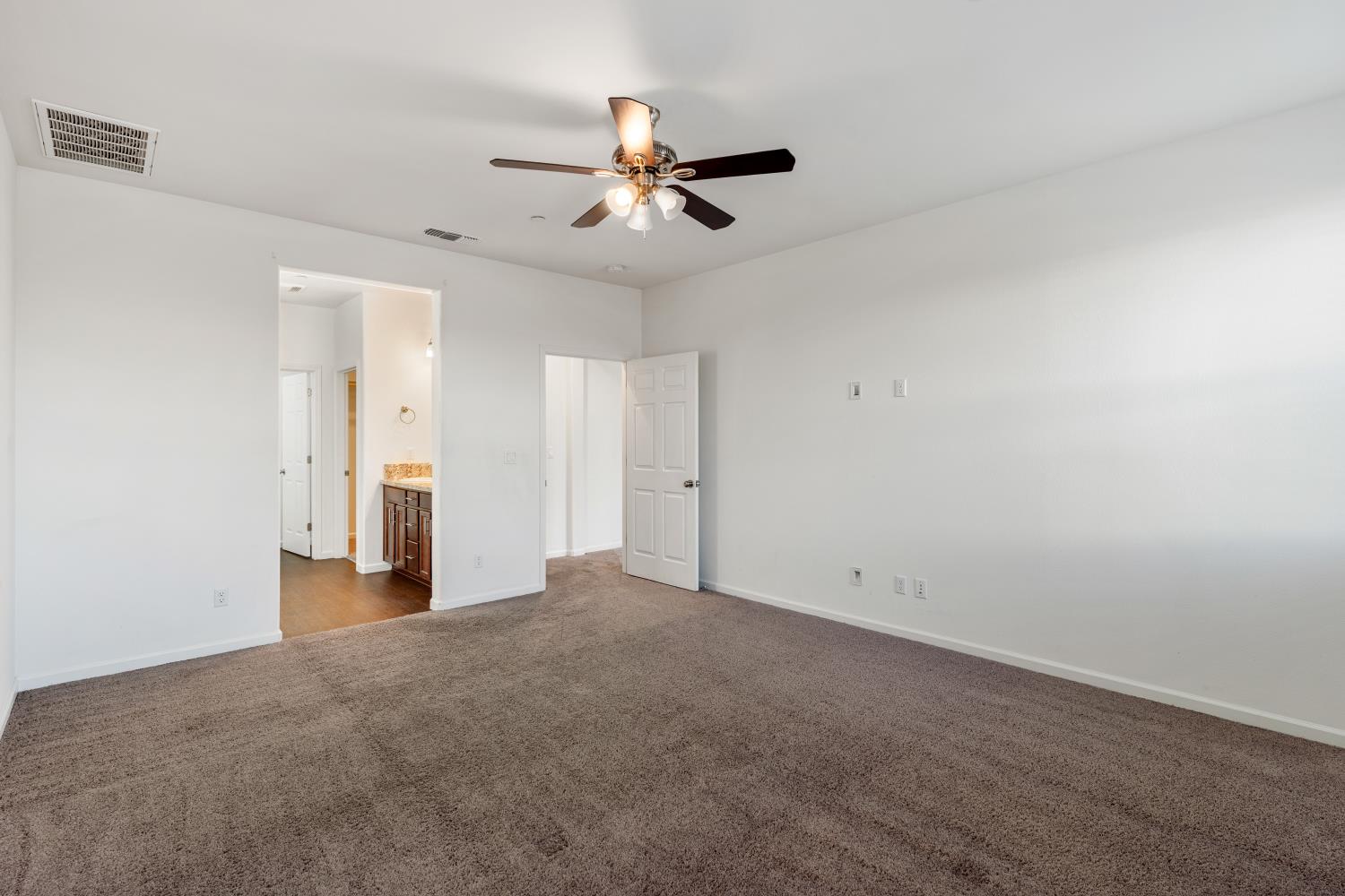 4686 N Casey Ave, Fresno, CA 93723
