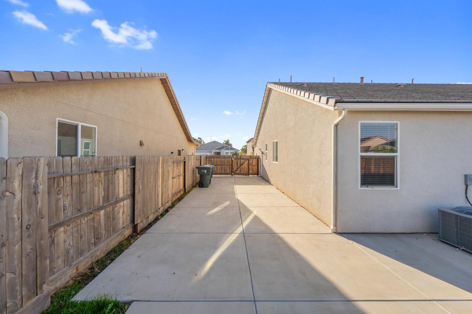 4686 N Casey Ave, Fresno, CA 93723