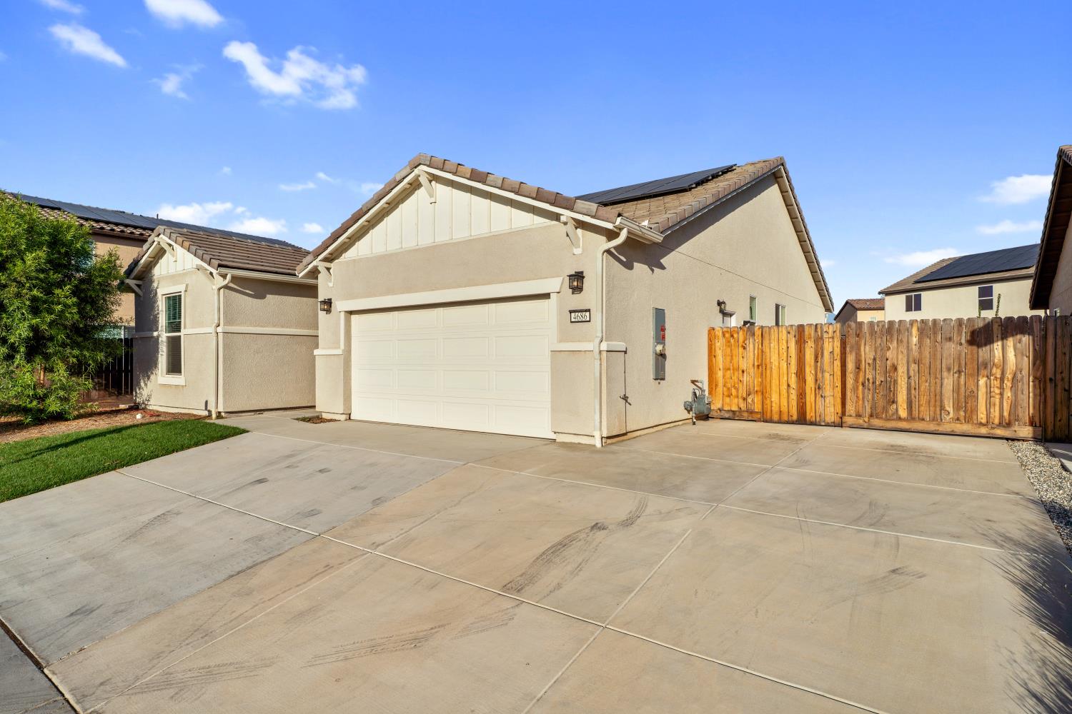 4686 N Casey Ave, Fresno, CA 93723