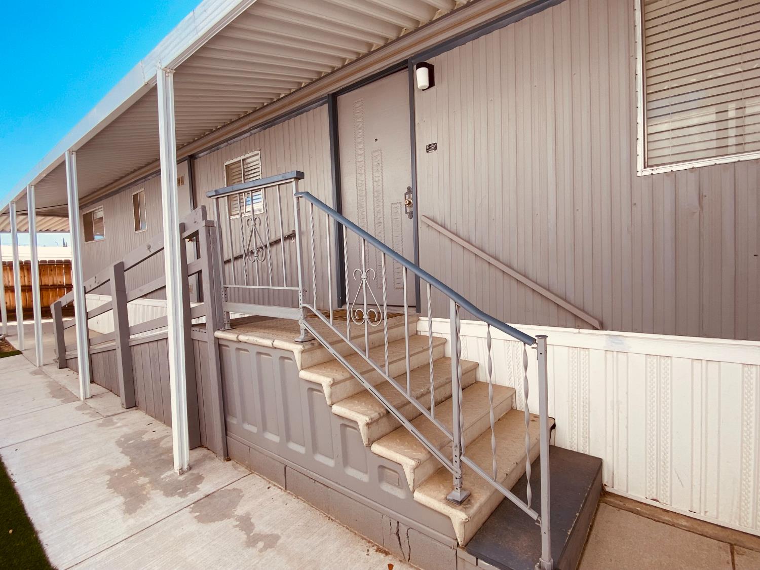 1724 Minnewawa Ave #95, Clovis, CA 93612