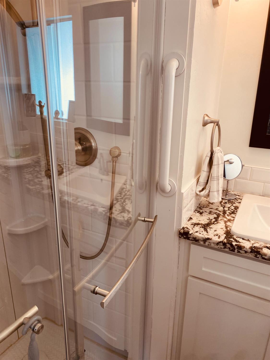 1724 Minnewawa Ave #95, Clovis, CA 93612