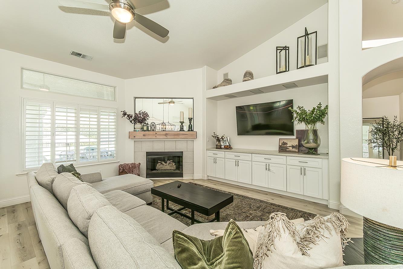 2290 W Atlanta Ave, Fresno, CA 93711